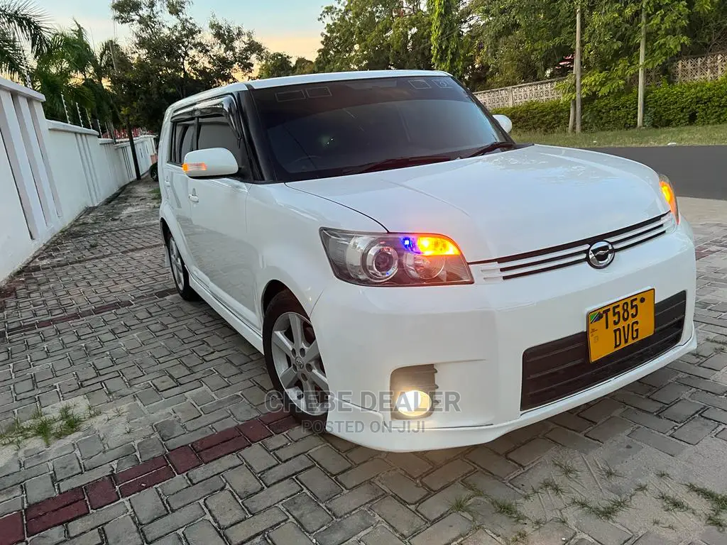 Toyota Corolla Rumion Hatchback 1.5 FWD 2009 White