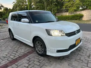 Toyota Corolla Rumion Hatchback 1.5 FWD 2010 White