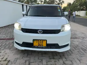 Toyota Corolla Rumion Hatchback 1.5 FWD 2010 White