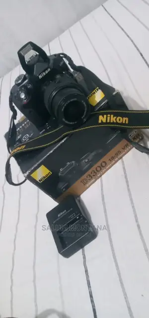 NIKON D3300 Full Boxed
