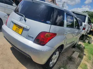 Toyota IST 2003 Silver