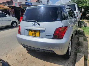 Toyota IST 2003 Silver
