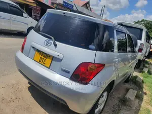 Toyota IST 2003 Silver