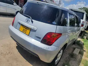 Toyota IST 2003 Silver