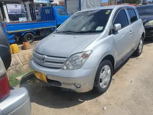 Toyota IST 2003 Silver