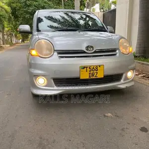Toyota Sienta 2008 Silver