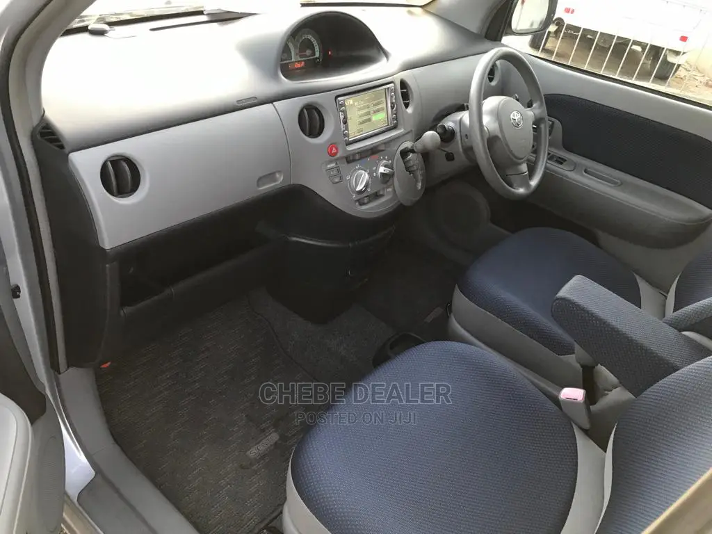Toyota Sienta 1.5 AWD 2005 Silver