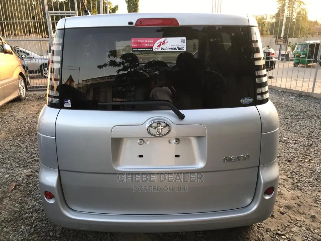 Toyota Sienta 1.5 AWD 2005 Silver