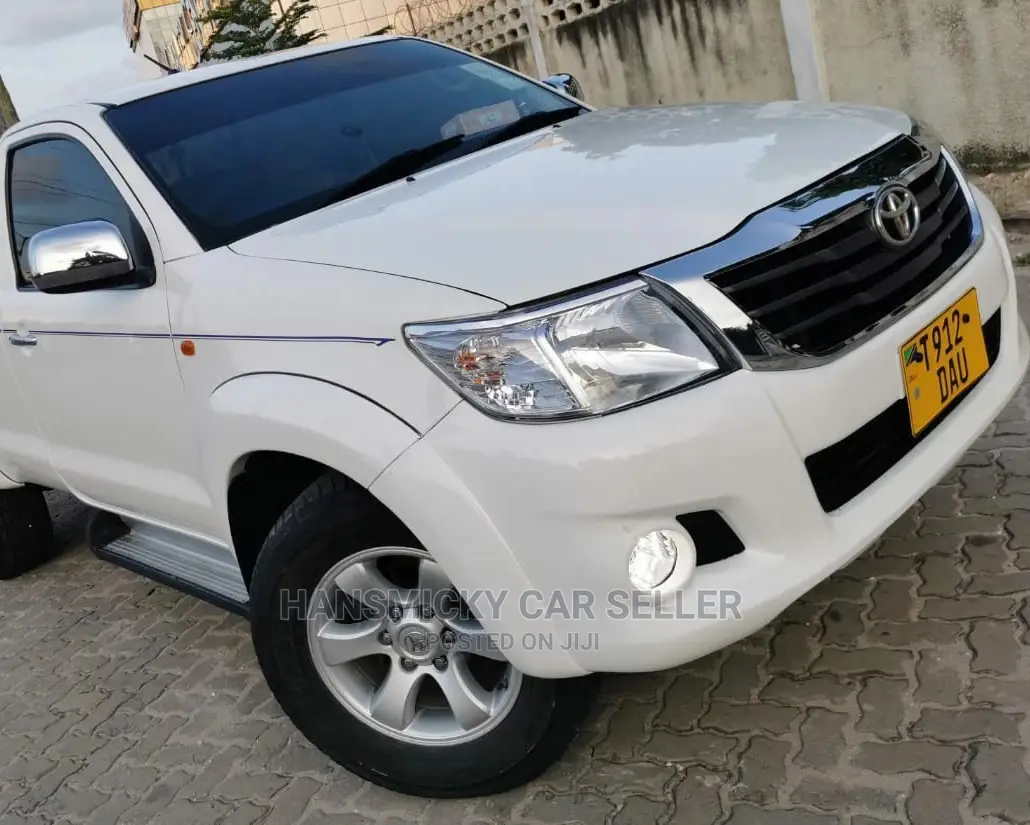 Toyota Hilux 2013 White