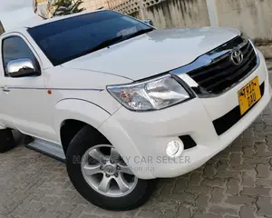 Toyota Hilux 2013 White