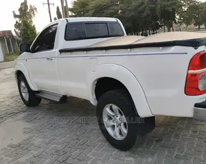 Toyota Hilux 2013 White