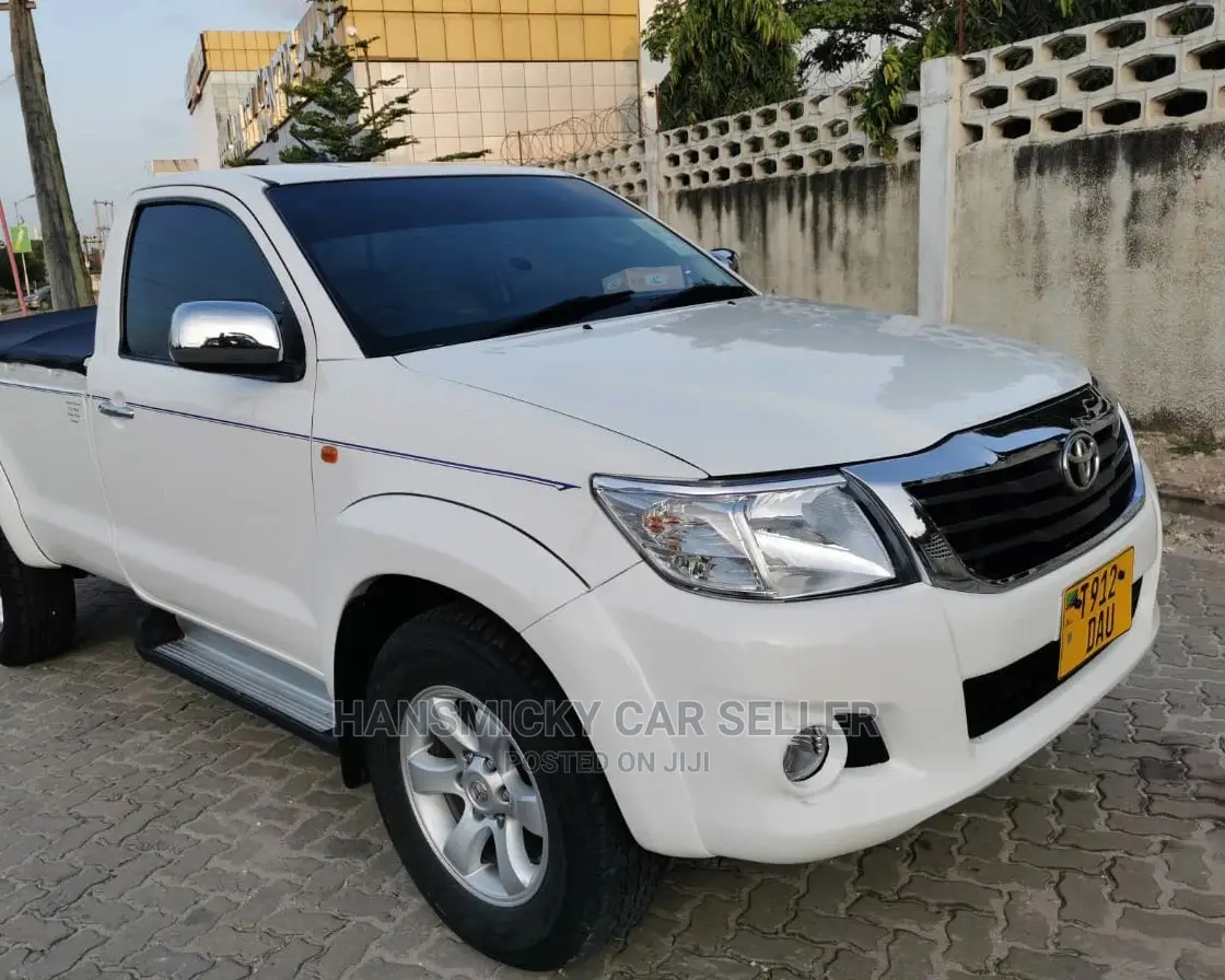 Toyota Hilux 2013 White