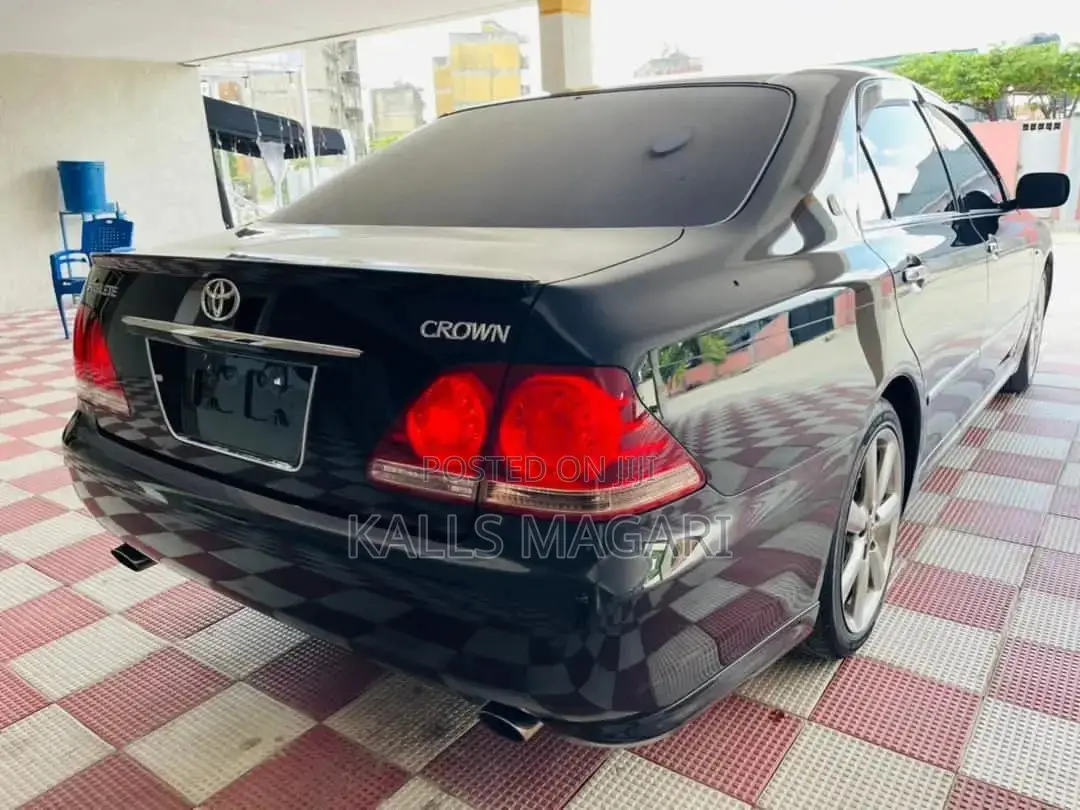 Toyota Crown 2005 Black