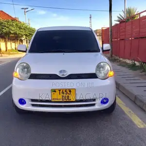 Toyota Sienta 2005 White