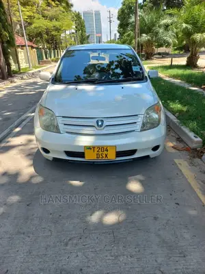 Toyota IST 2004 White