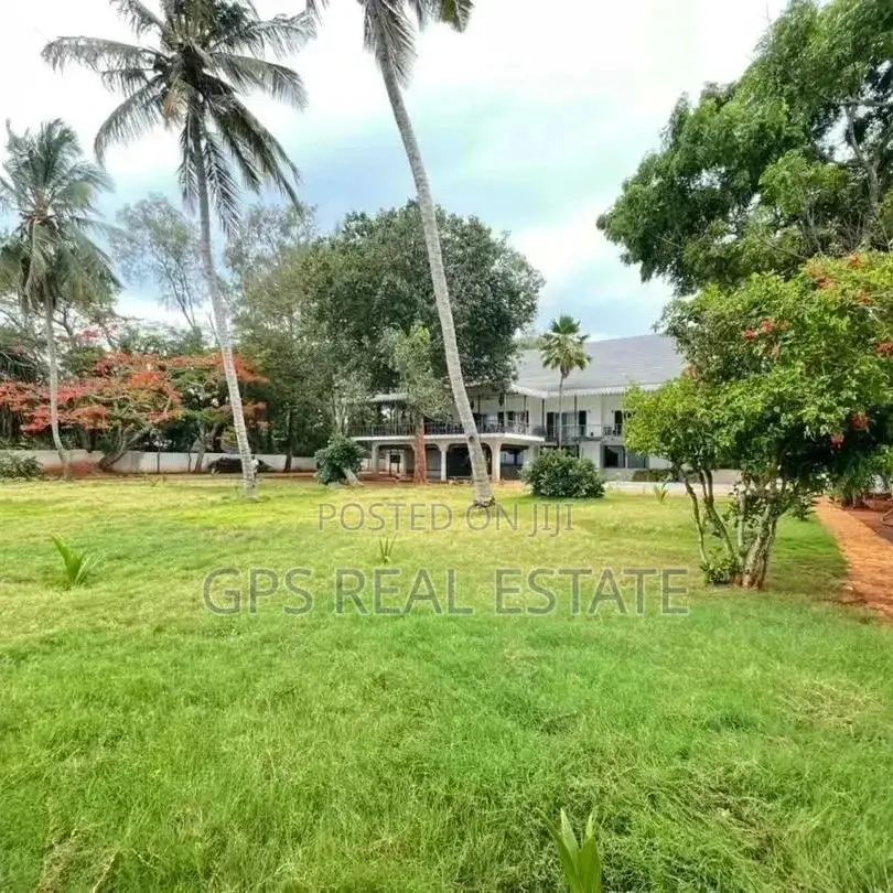 7bdrm Mansion in Mansa Mussa, Kinondoni for Sale