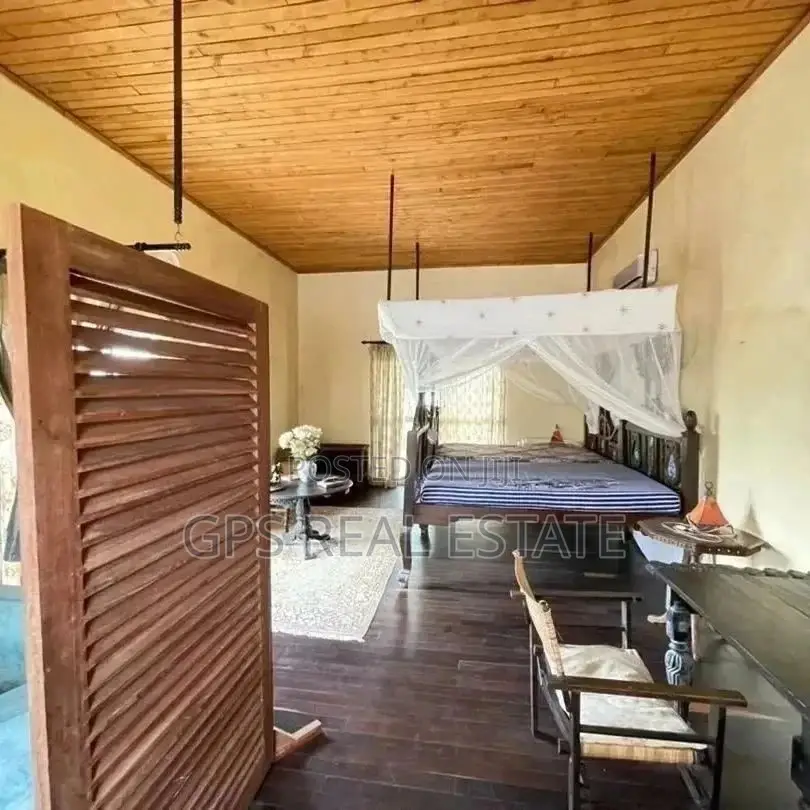 7bdrm Mansion in Mansa Mussa, Kinondoni for Sale