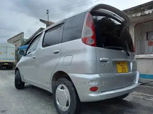 Toyota Fun Cargo 2005 Silver