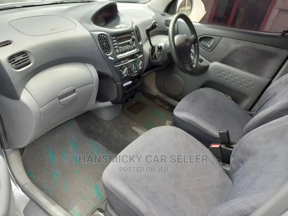 Toyota Fun Cargo 2005 Silver