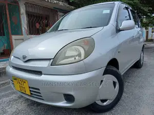 Toyota Fun Cargo 2005 Silver