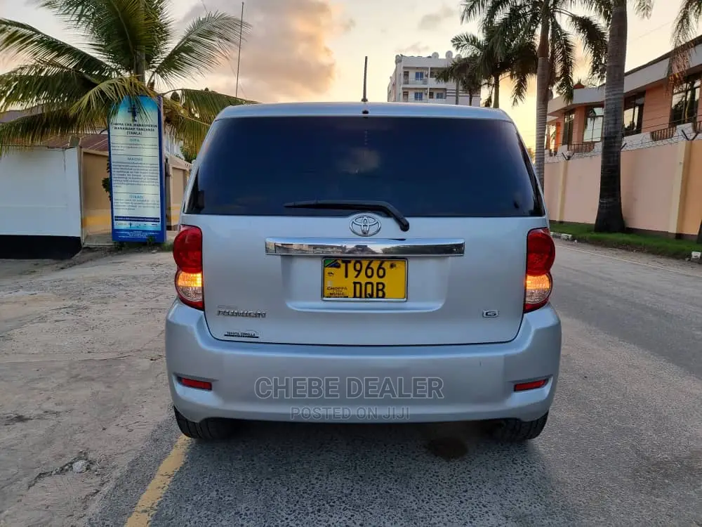 Toyota Corolla Rumion Hatchback 1.5 FWD 2009 Silver