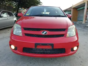 Toyota IST 2006 Red