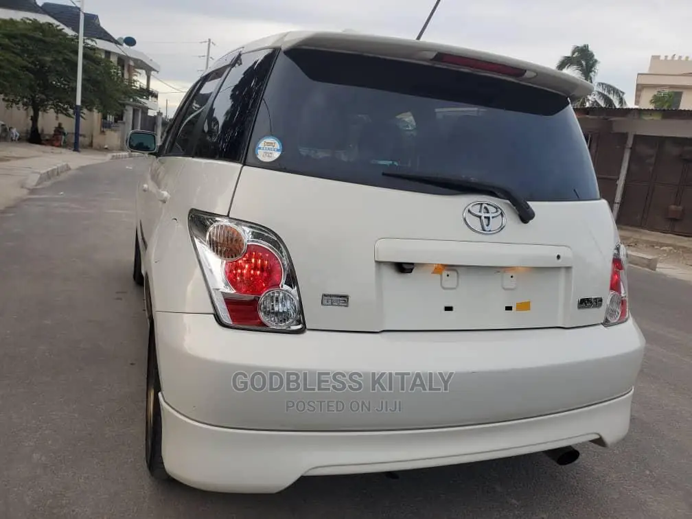 Toyota IST 2005 White