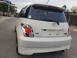 Toyota IST 2005 White