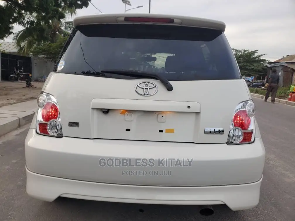 Toyota IST 2005 White