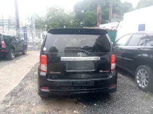 Toyota Corolla Rumion Hatchback 1.5 FWD 2010 Black