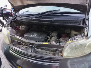 Toyota Porte 2005 Gray