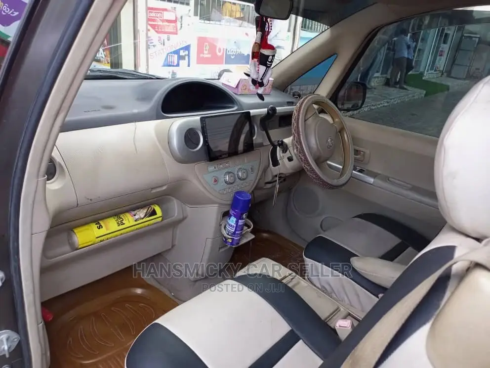 Toyota Porte 2005 Gray