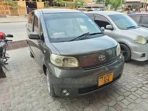 Toyota Porte 2005 Gray