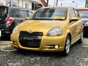 Toyota Vitz 2001 Gold