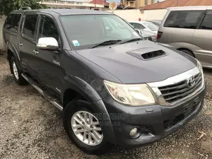 Toyota Hilux 2013 Gray