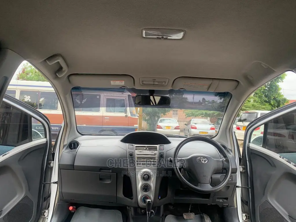 Toyota Vitz 1.3 AWD 3dr 2005 Silver