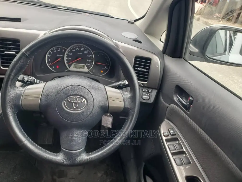 Toyota Wish 2005 Silver