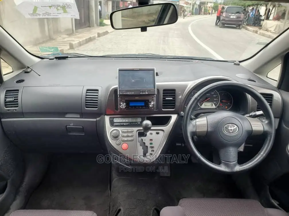 Toyota Wish 2005 Silver