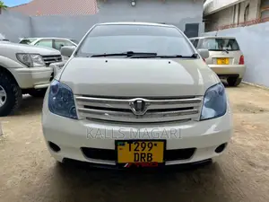 Toyota IST 2004 White