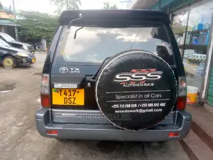 Toyota Land Cruiser 100 4.2 2008 Black