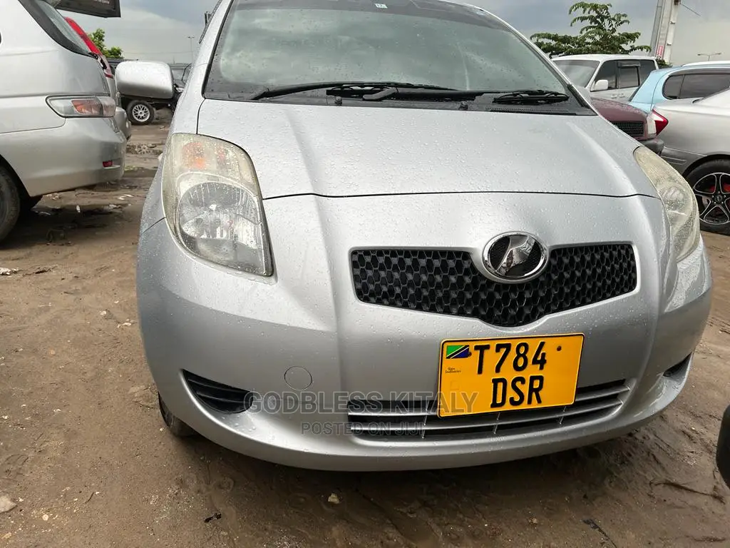 Toyota Vitz 2006 Silver