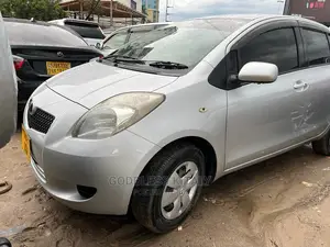 Toyota Vitz 2006 Silver