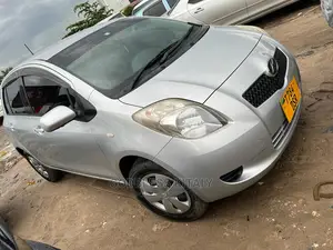 Toyota Vitz 2006 Silver
