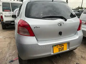 Toyota Vitz 2006 Silver