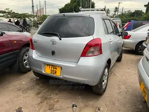Toyota Vitz 2006 Silver