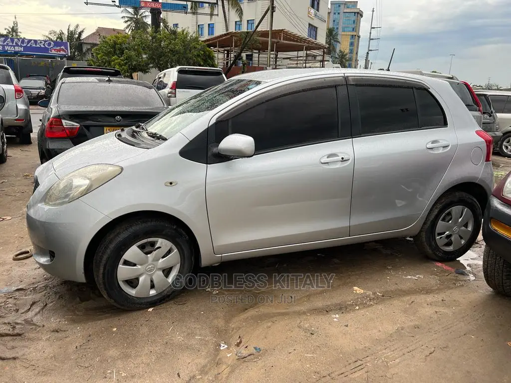 Toyota Vitz 2006 Silver