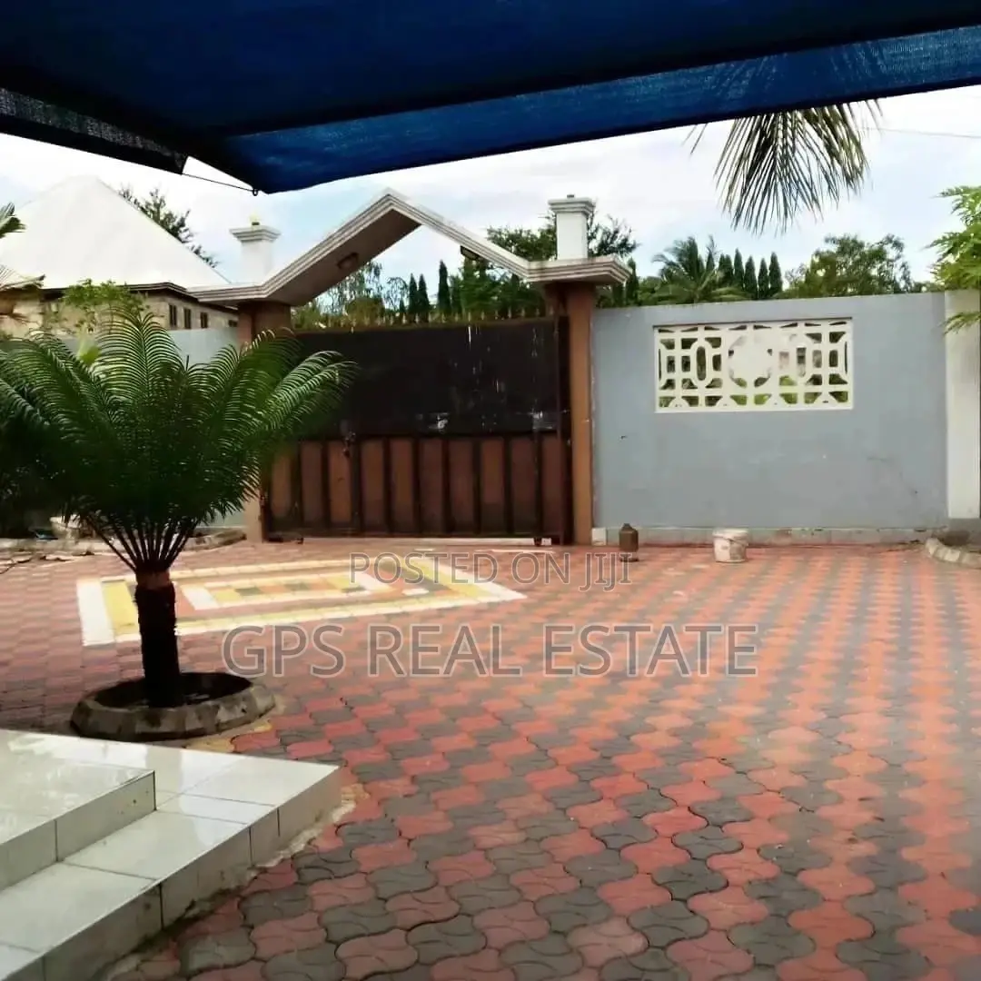 Three Bedroom House In Mbezi Makabe For Sale