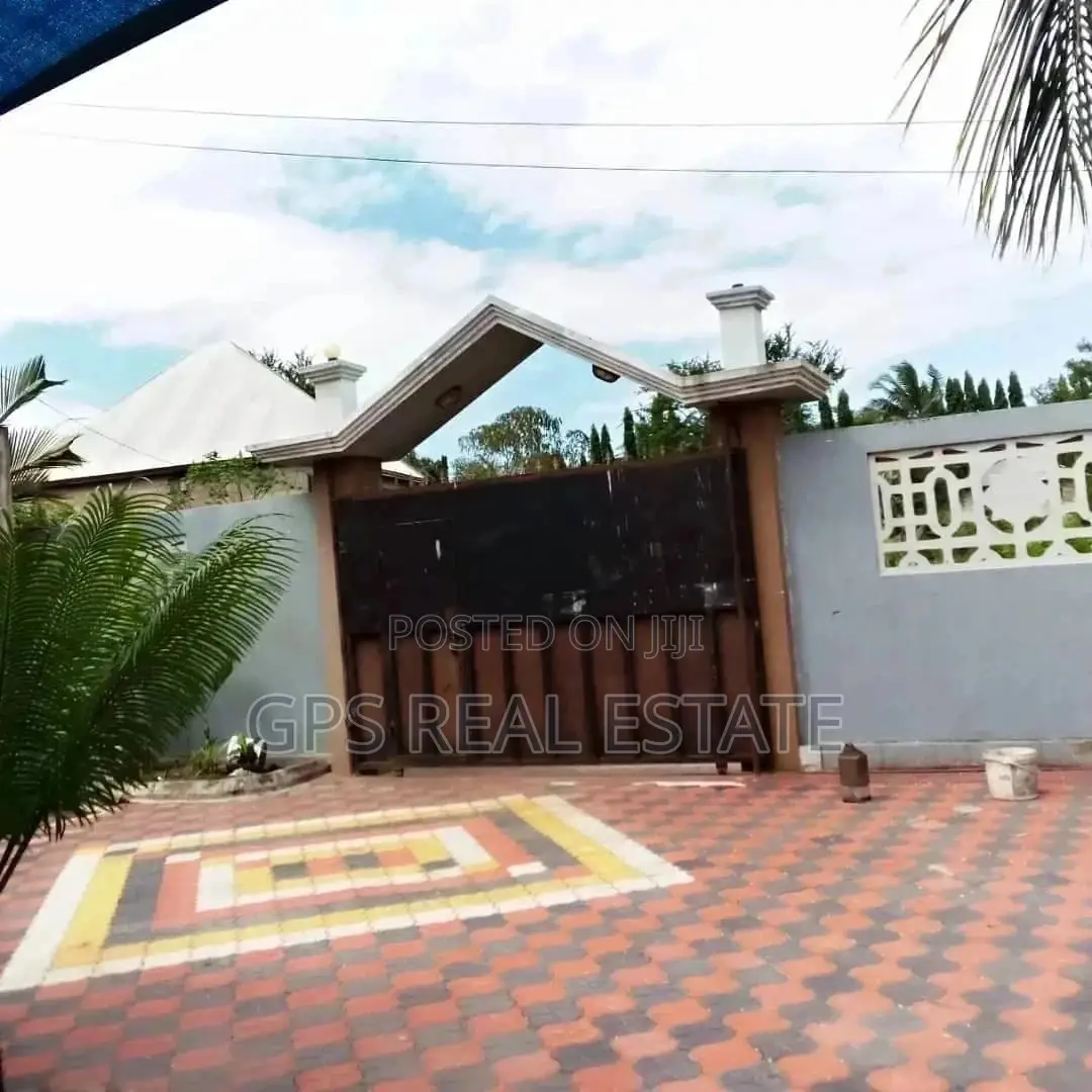 Three Bedroom House In Mbezi Makabe For Sale