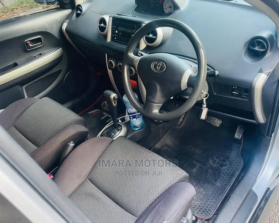 Toyota IST 2004 Silver