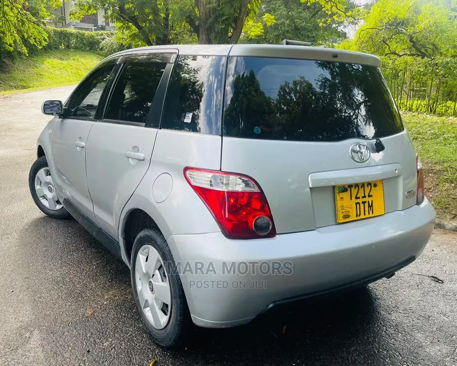 Toyota IST 2004 Silver